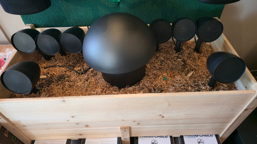 Paradigm Garden Oasis Essentials System | Ensemble d'Haut-parleurs Extérieur - 8 Haut-parleurs - 1 Caisson de grave - Bronze-SONXPLUS Chambly