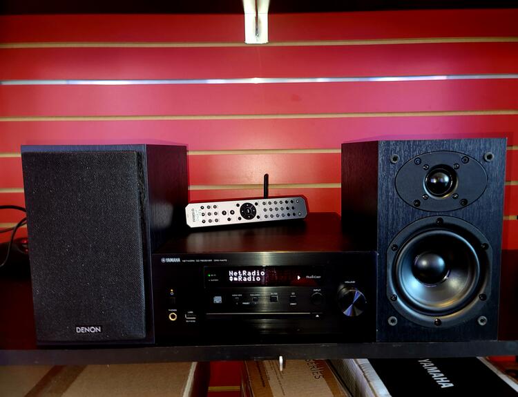 Yamaha/Denon audio package | CRX-N470 amplifier and SCM-41-SONXPLUS Chambly speakers